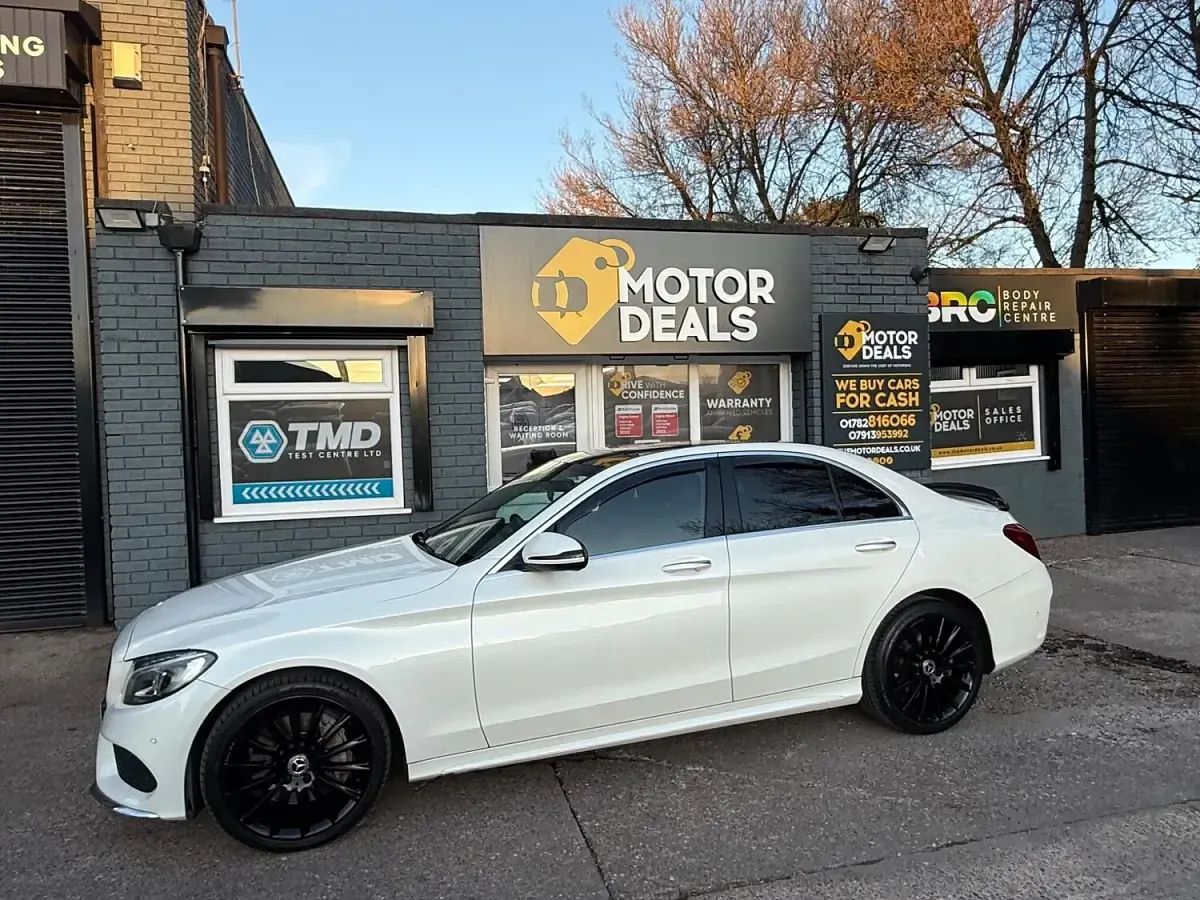 Used Mercedes C250 AMG Line Premium 204 HP (150 kW) 2018 White Sedan