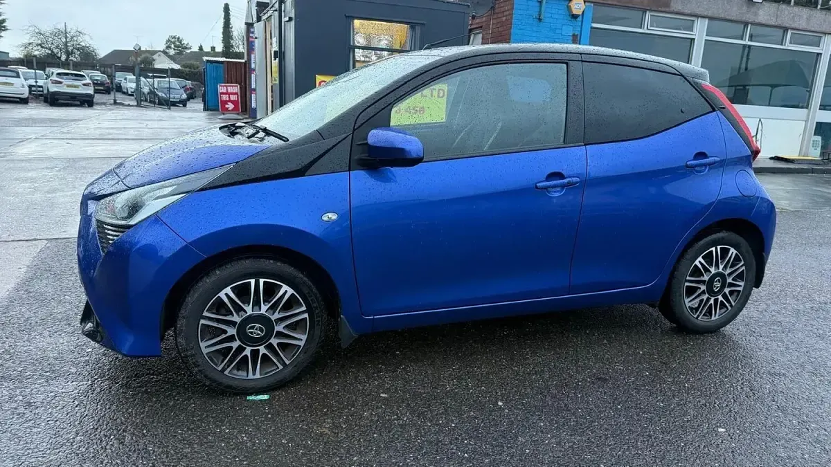 Gebraucht Toyota Aygo X-clusiv 72 PS (52 kW) 2019 Blau Kleinwagen