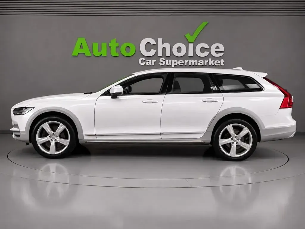 Used Volvo V90 CC 2018 White Estate