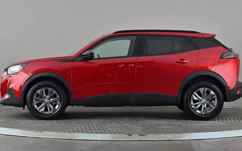 Used Peugeot 2008 Active+ 101 HP (74 kW) 2023 Red SUV