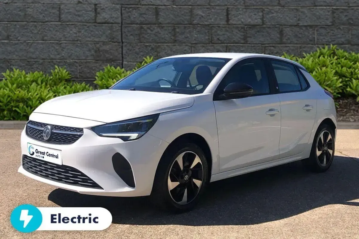 Begagnad Vauxhall Corsa-e 98 kW (134 HK) 2022 Vit Halvkombi
