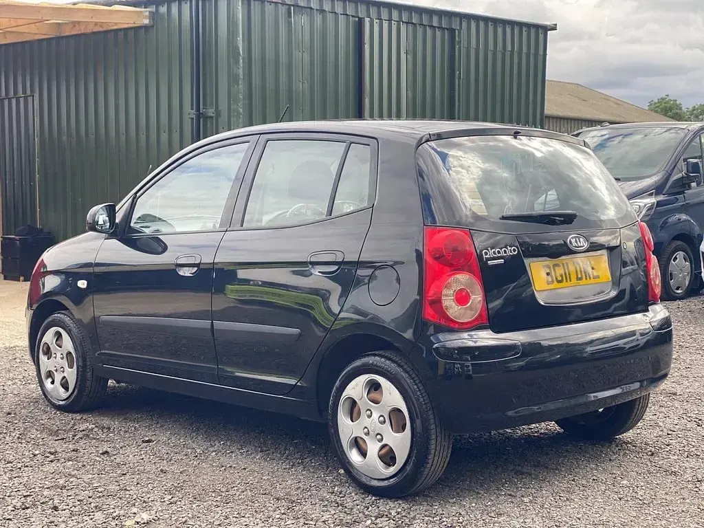 Used Kia Picanto 64 HP (47 kW) 2011 Black Hatchback