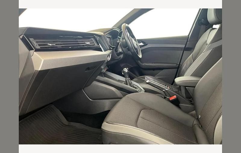 Usado Audi A1 S-Line 150 HP (110 kW) 2020 Cinzento SUV