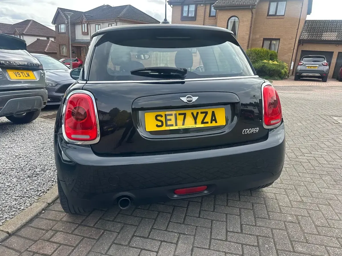 Used Mini Cooper Hatch 136 HP (100 kW) 2017 Black Hatchback