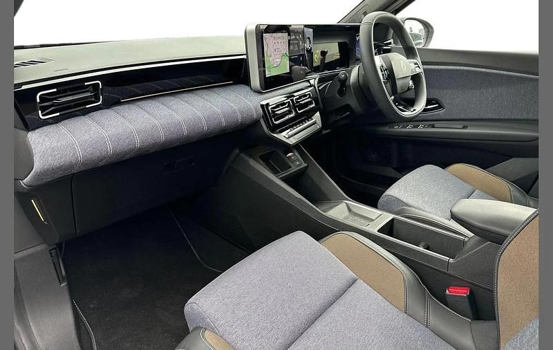 Used Renault R5 Komfort 110 kW (150 HP) 2025 White Hatchback