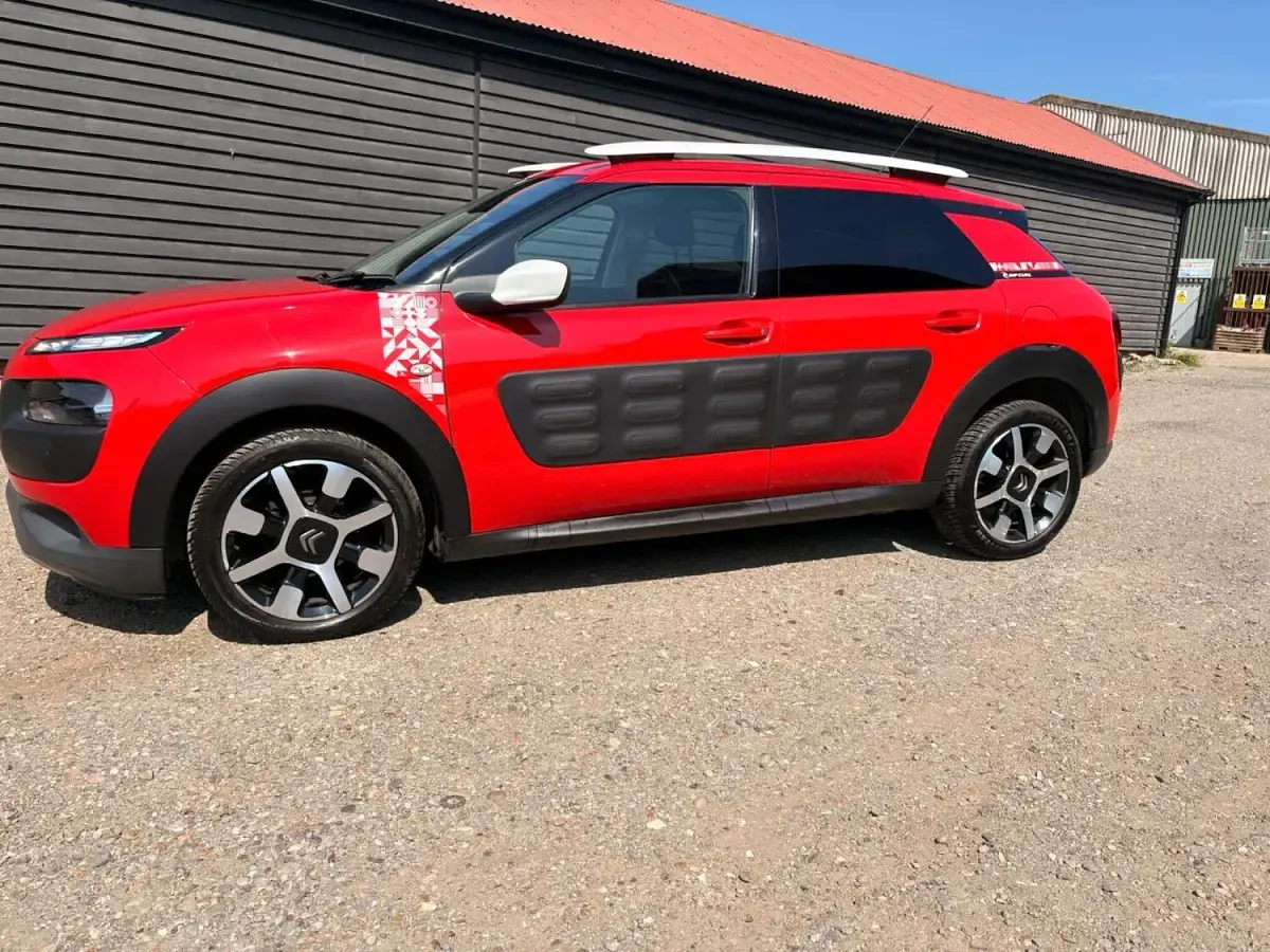 Used Citroën C4 Cactus Rip Curl 110 HP (80 kW) 2017 Red Hatchback
