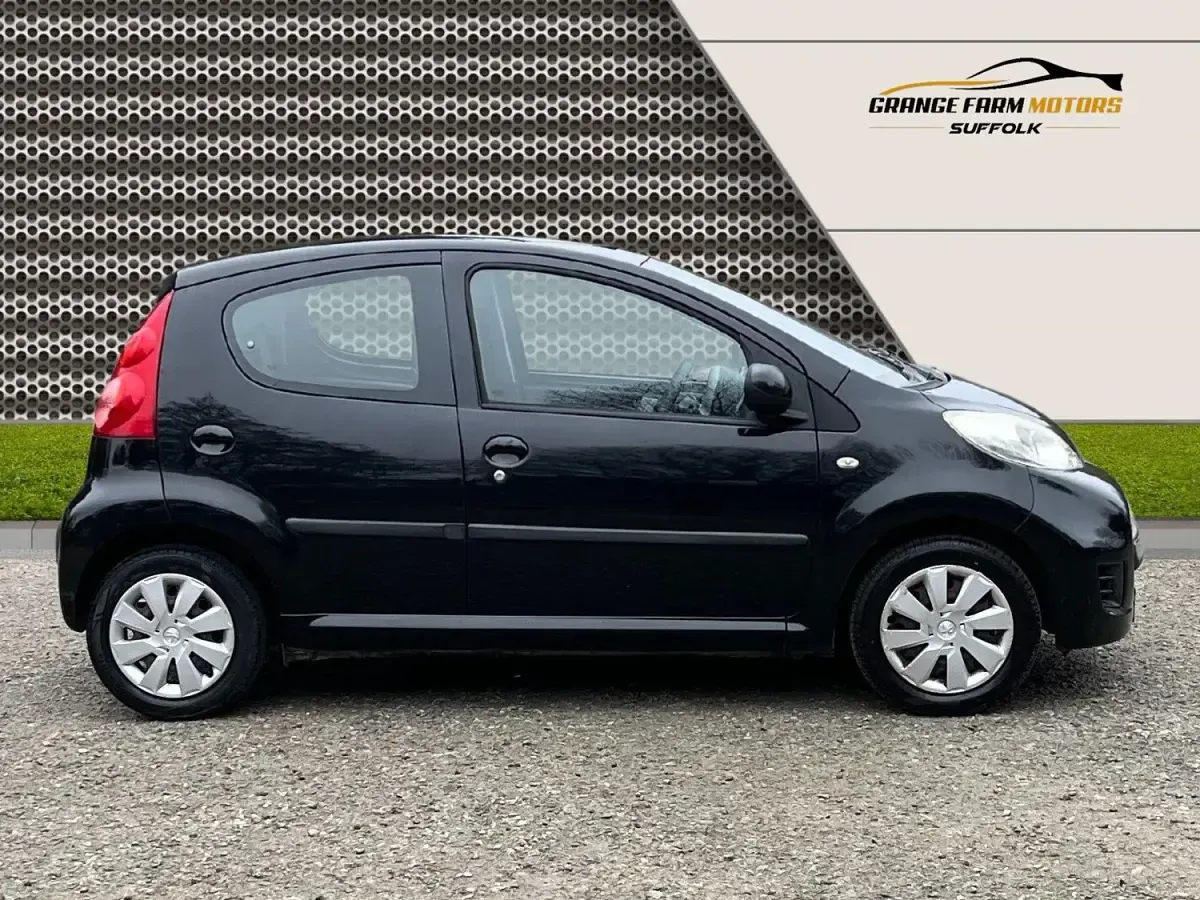 Begagnad Peugeot 107 68 HK (50 kW) 2010 Svart Halvkombi