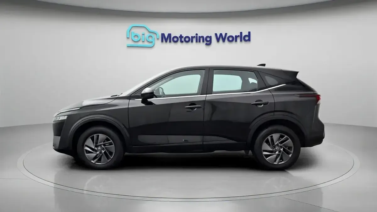 Used Nissan Qashqai Acenta Premium 140 HP (102 kW) 2022 Black SUV