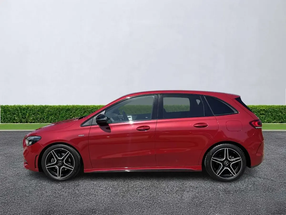 Used Mercedes B200 Executive 2022 Red Hatchback