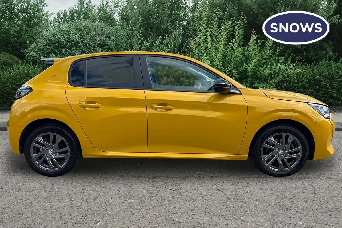 Used Peugeot 208 Active+ 100 HP (73 kW) 2022 Yellow Hatchback