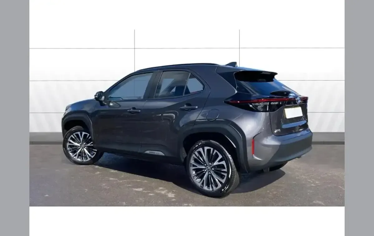 Used Toyota Yaris Cross 113 HP (83 kW) 2023 Grey SUV