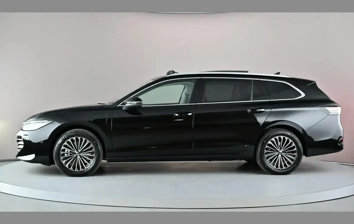 New VW Passat Elegance 204 HP (150 kW) 2026 Black Estate