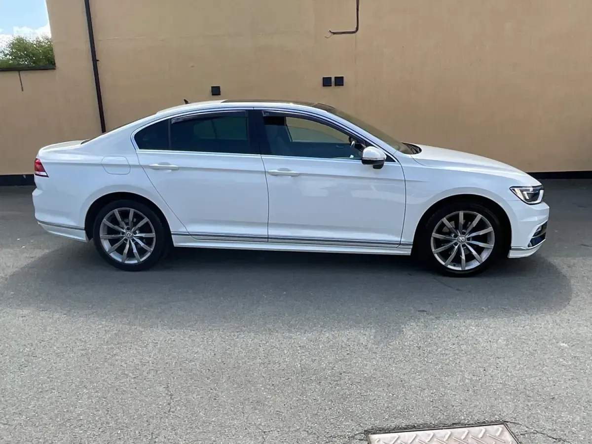 Used VW Passat R-line 150 HP (110 kW) 2017 White Sedan