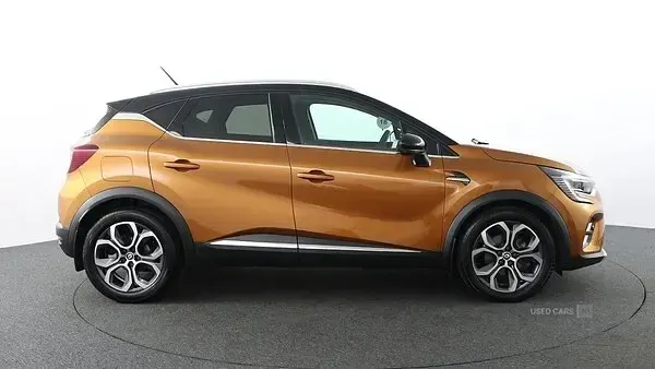 Used Renault Captur SE 143 HP (105 kW) 2022 Orange/black SUV
