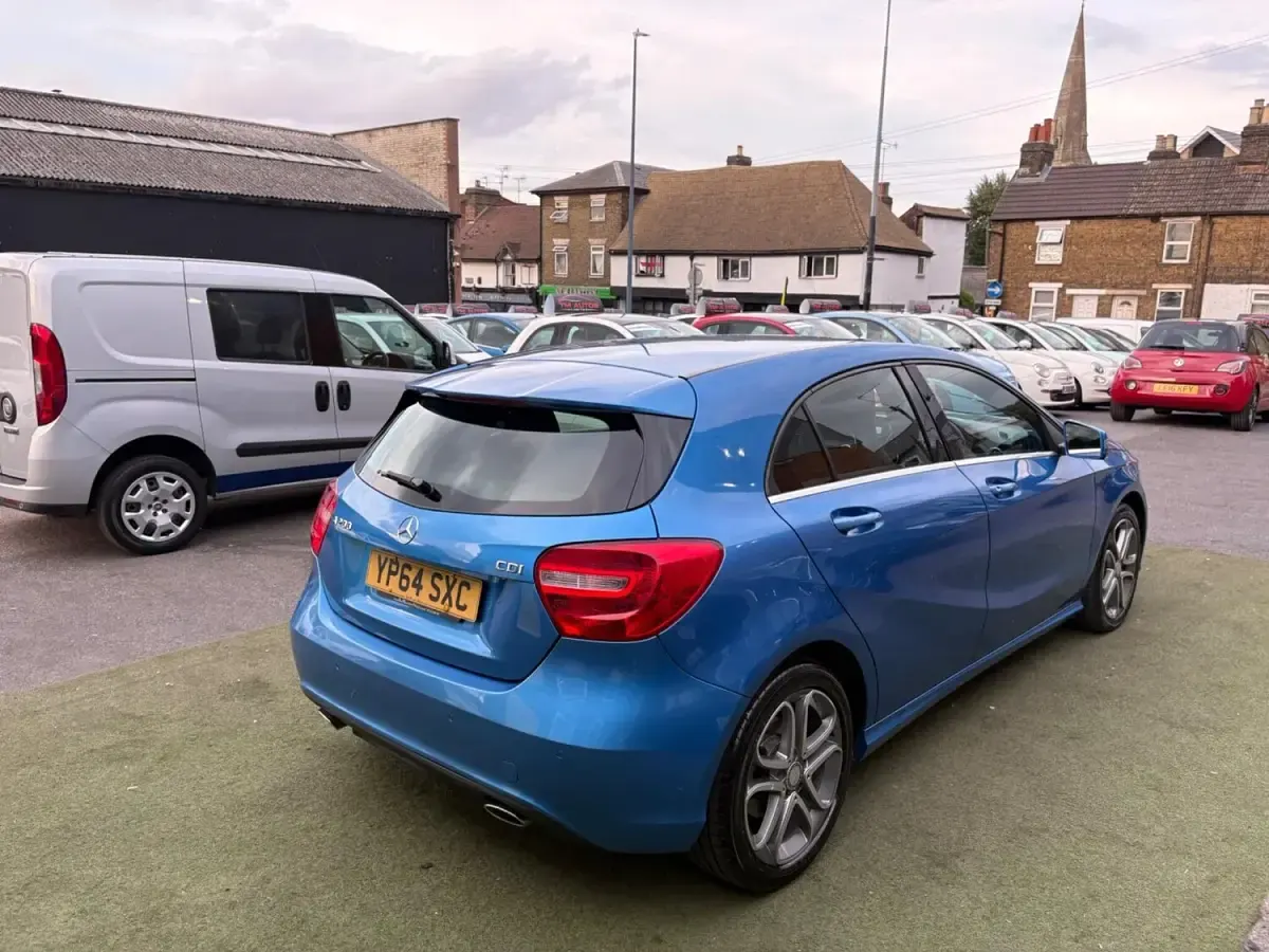 Used Mercedes A200 134 HP (98 kW) 2014 Blue Hatchback
