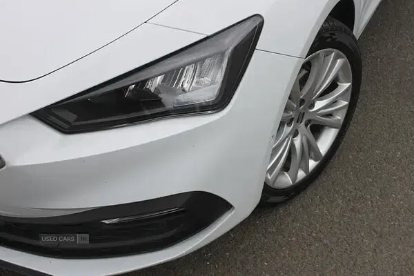 Used Seat Leon SE Dynamic 110 HP (80 kW) 2021 White Hatchback