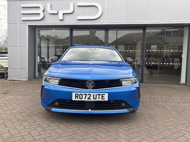 Used Vauxhall Astra Design Edition 128 HP (94 kW) 2022 Blue Hatchback