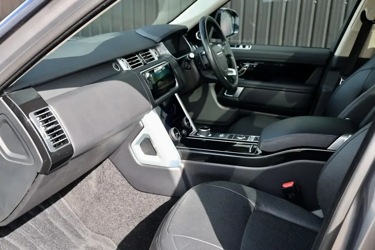 Used Land Rover Range Rover 275 HP (202 kW) 2019 Grey SUV