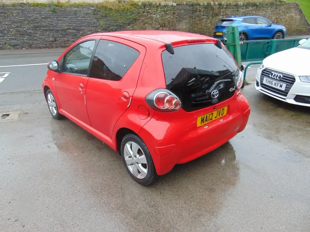 Used Toyota Aygo 68 HP (50 kW) 2012 Red Hatchback