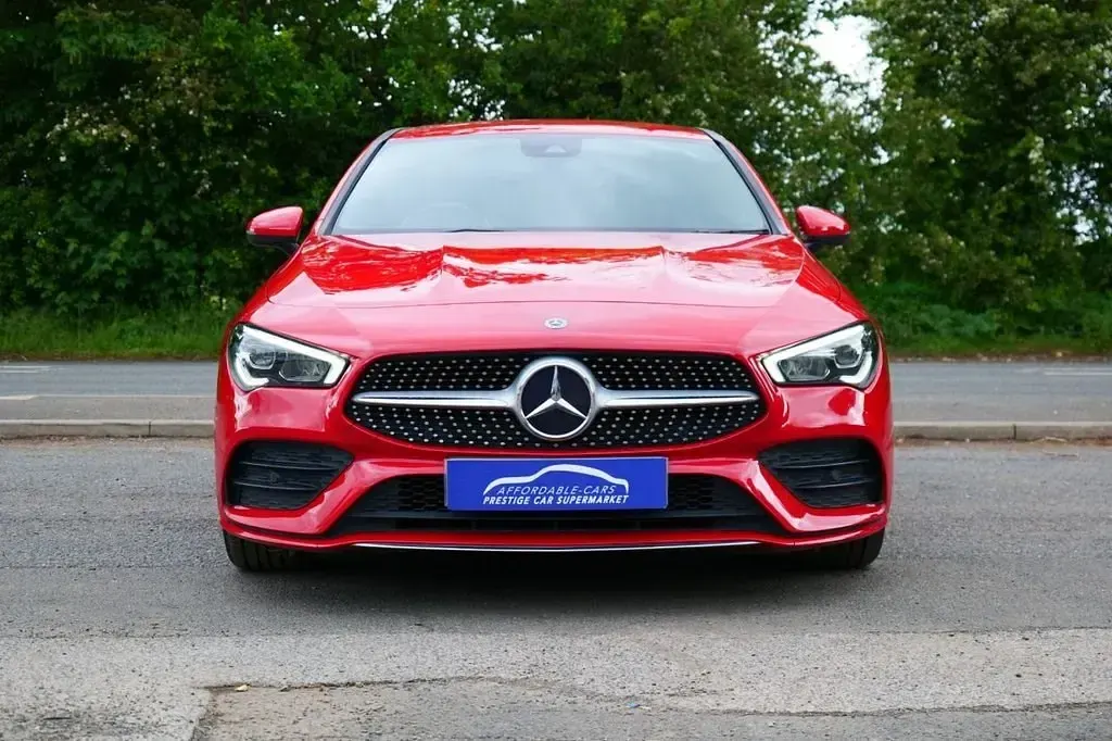 Begagnad Mercedes CLA200 AMG Line Premium 163 HK (119 kW) 2019 Röd Sportkupé