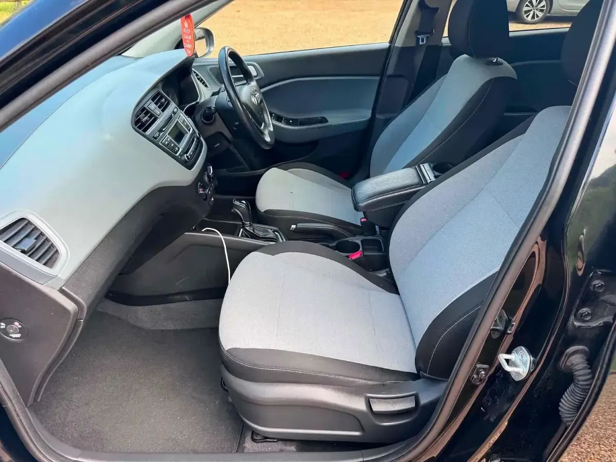 Used Hyundai i20 SE 100 HP (73 kW) 2015 Black Hatchback