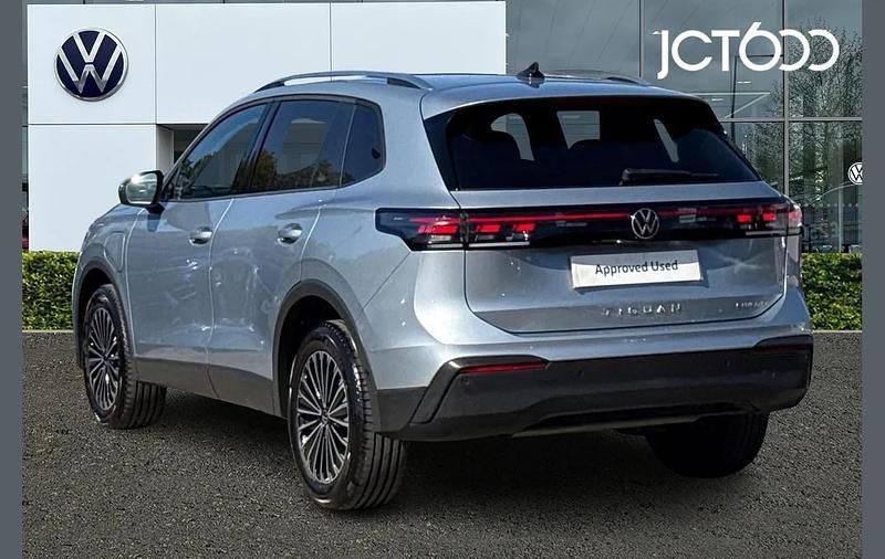 Usado VW Tiguan Match 204 HP (150 kW) 2025 Prateado SUV