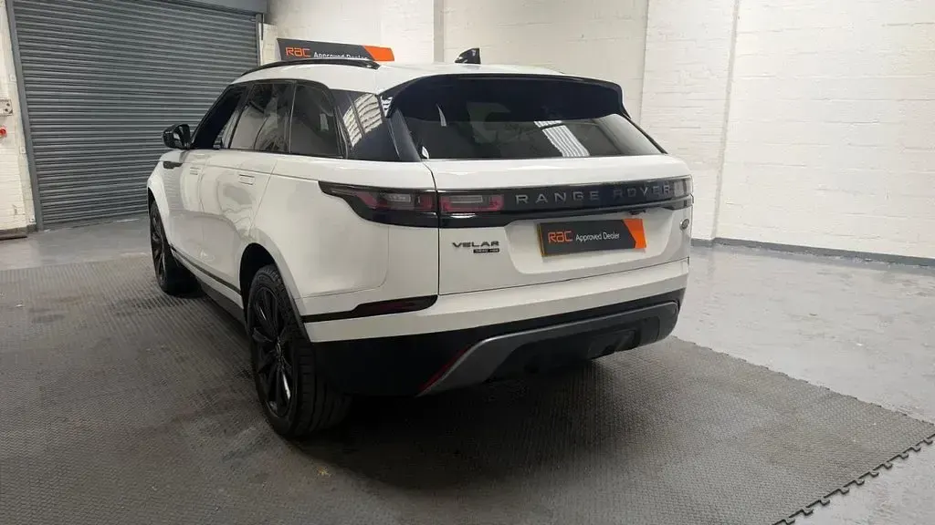 Used Land Rover Range Rover Velar HSE Dynamic 240 HP (176 kW) 2018 White SUV