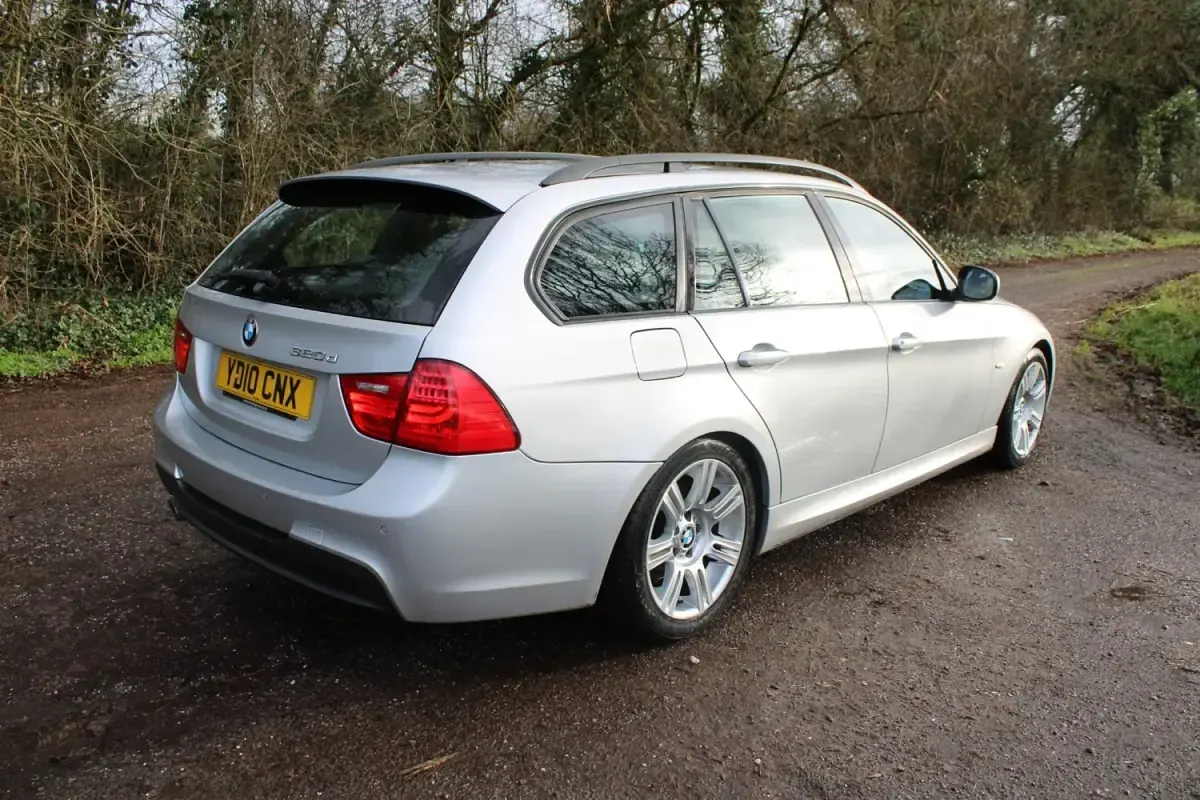 Usado BMW 320 M Sport 2010 Plateado Familiar