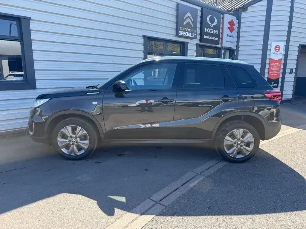 Käytetty Suzuki Vitara SZ-T 112 HP (82 kW) 2019 Musta Katumaasturi