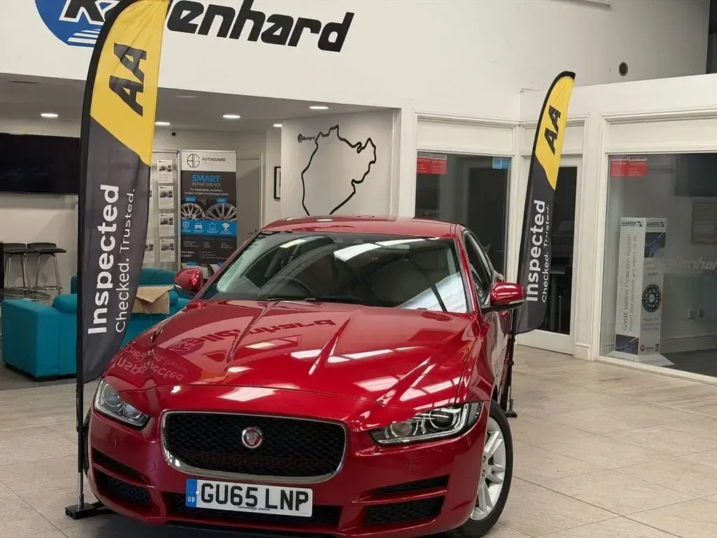 Used Jaguar XE Prestige 200 HP (147 kW) 2015 Red Sedan