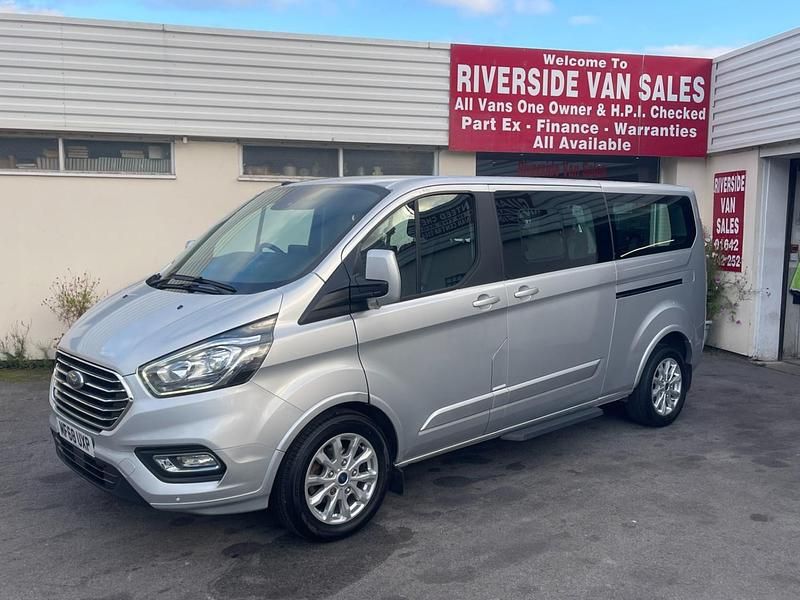 Used Ford Tourneo Custom Titanium 130 HP (95 kW) 2018 Silver Van