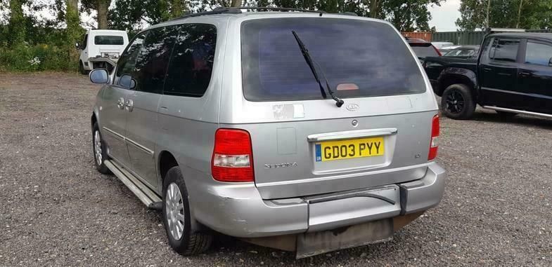 Used Kia Sedona LX 143 HP (105 kW) 2003 Silver MPV
