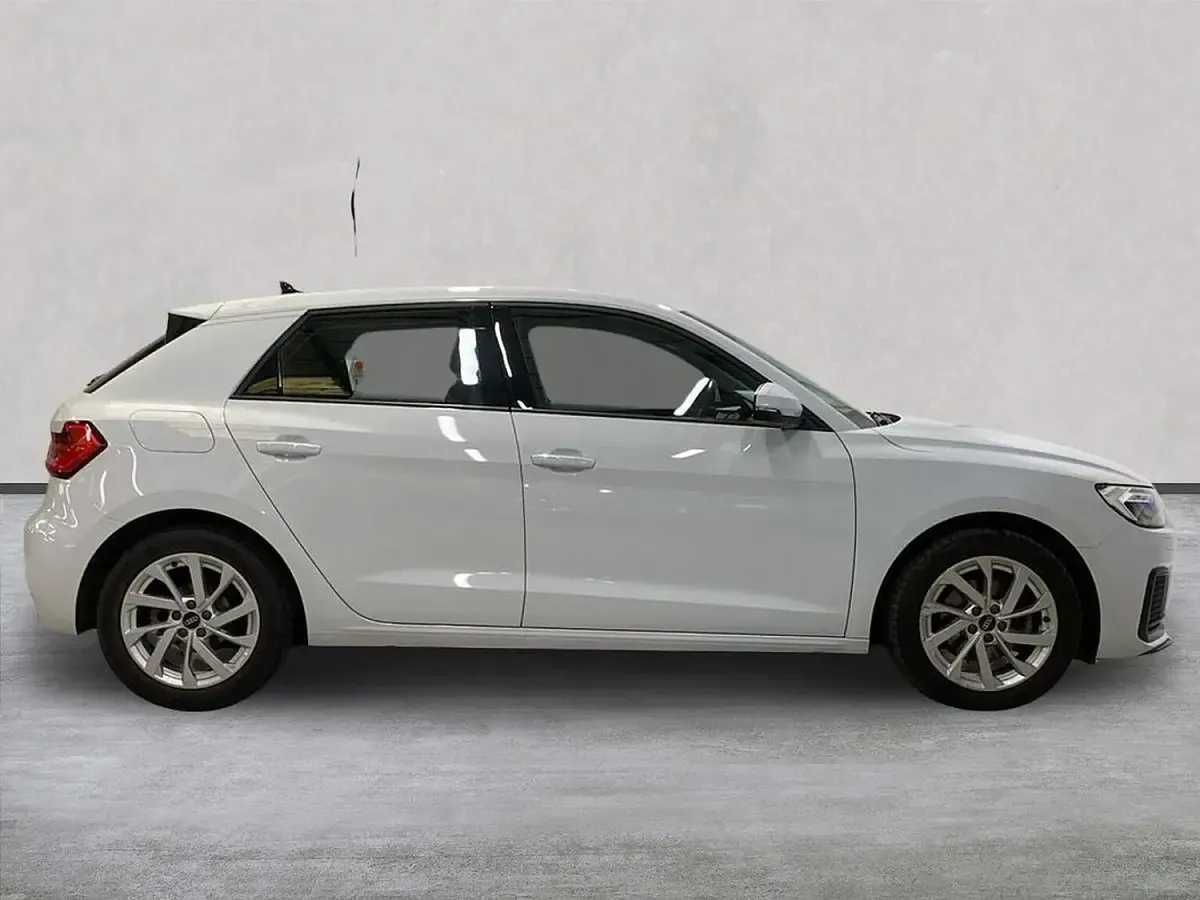 Used Audi A1 Sportback Sport 110 HP (80 kW) 2022 White Hatchback