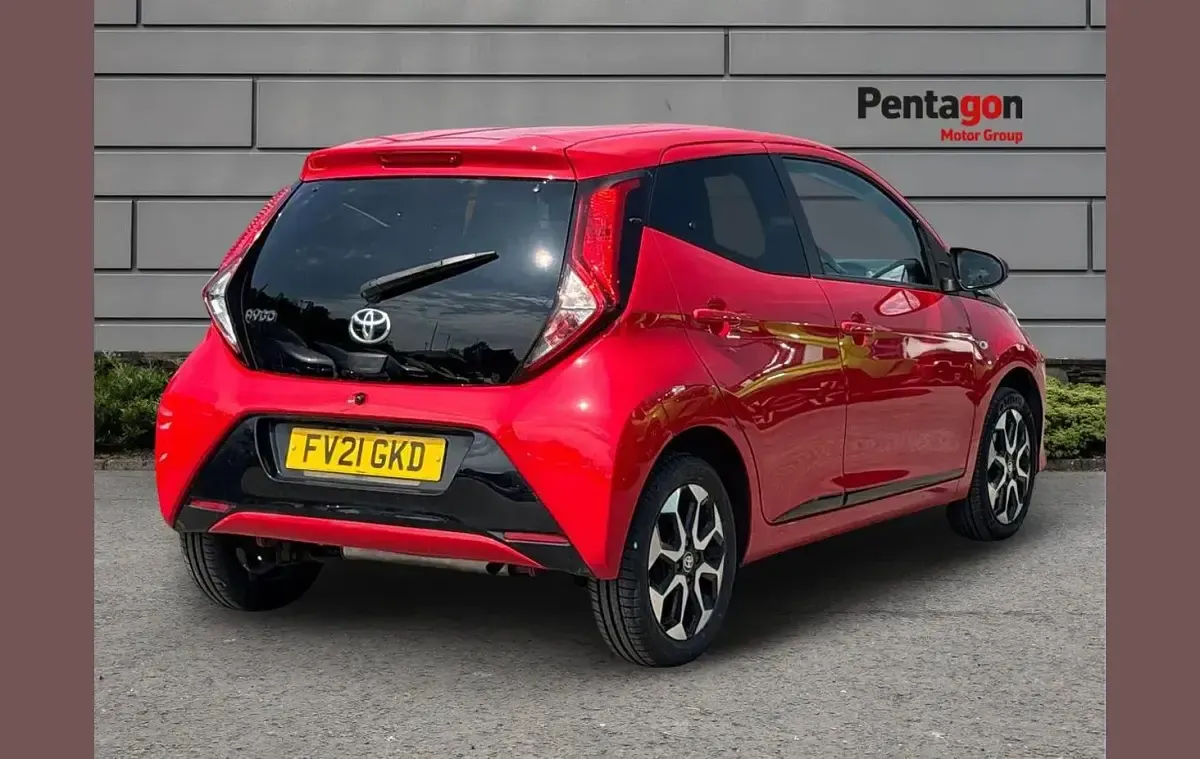 Used Toyota Aygo Trend 72 HP (52 kW) 2021 Red Hatchback