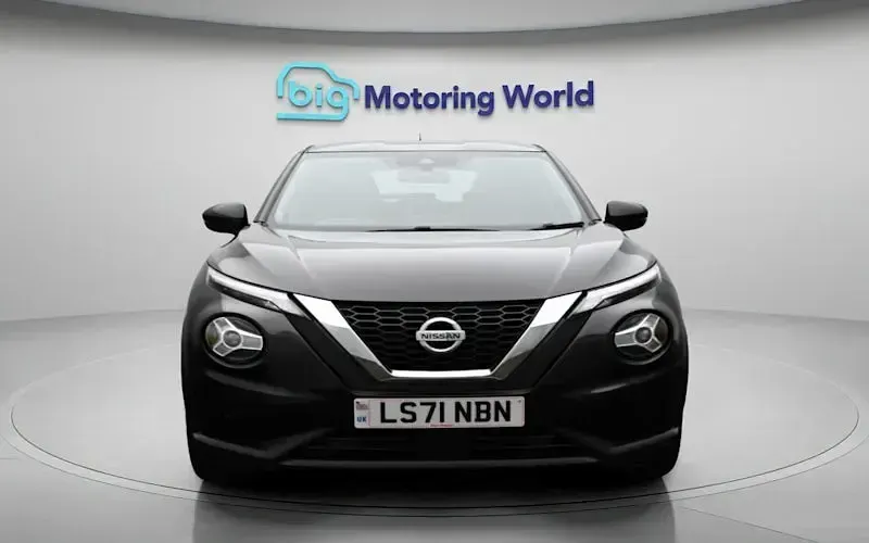 Używany Nissan Juke Acenta 114 KM (83 kW) 2022 Czarny SUV