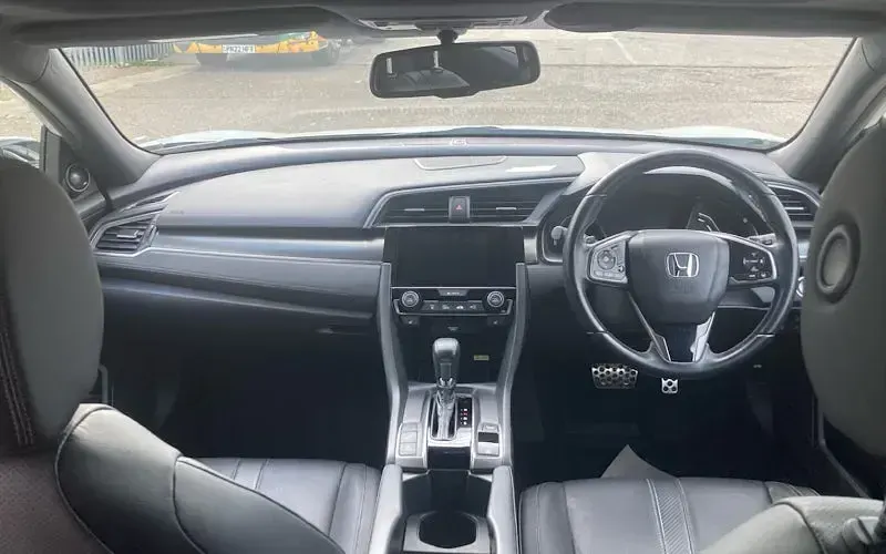 Used Honda Civic Prestige 182 HP (133 kW) 2019 White Hatchback