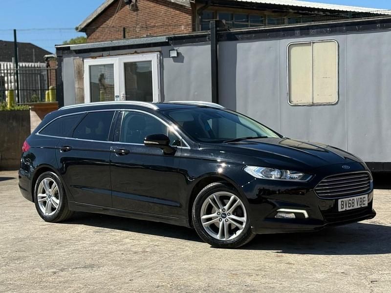Usado Ford Mondeo Zetec 150 HP (110 kW) 2018 Preto Carrinha
