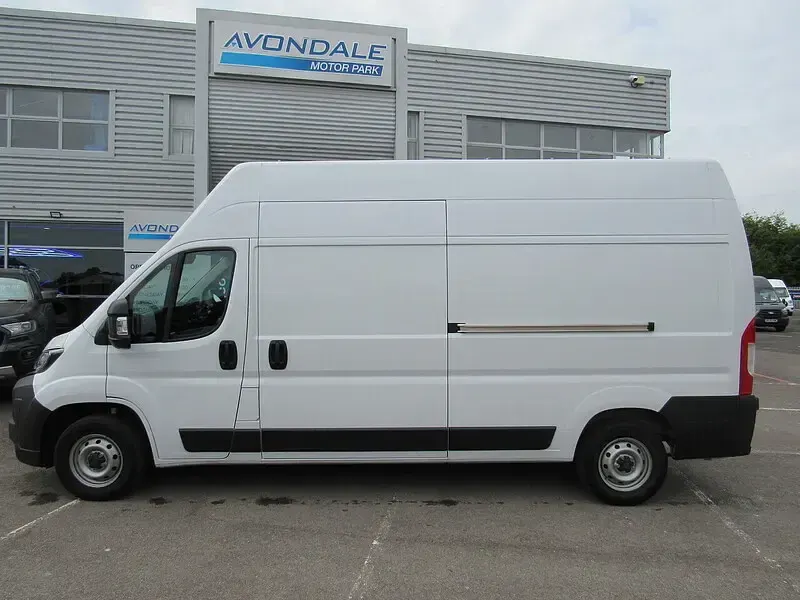 Used Peugeot Boxer 140 HP (102 kW) 2025 White Van