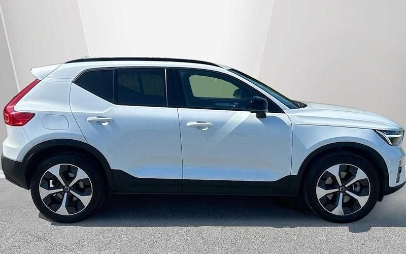 Usado Volvo XC40 Plus 163 HP (119 kW) 2025 SUV