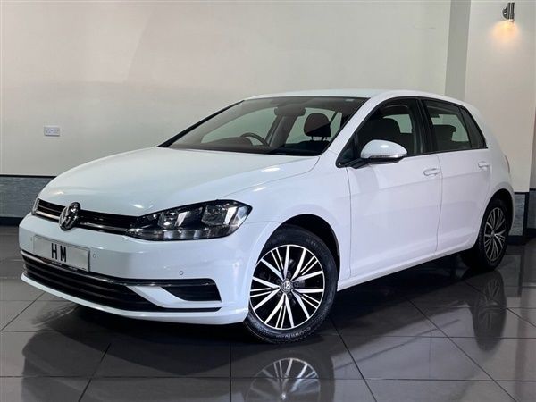White Used 2017 VW Golf VII SE Hatchback | £11,895 (Fair price) - Image 1/1