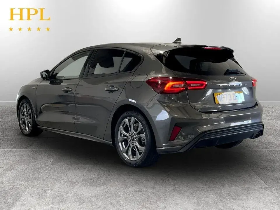 Second-hand Ford Focus ST-Line 125 CP (91 kW) 2024 Gri Hatchback