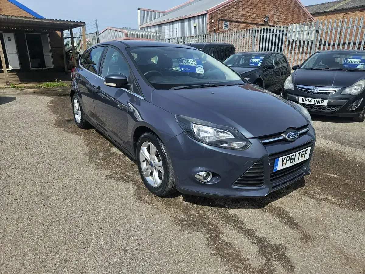 Used Ford Focus Zetec 125 HP (91 kW) 2011 Grey Hatchback
