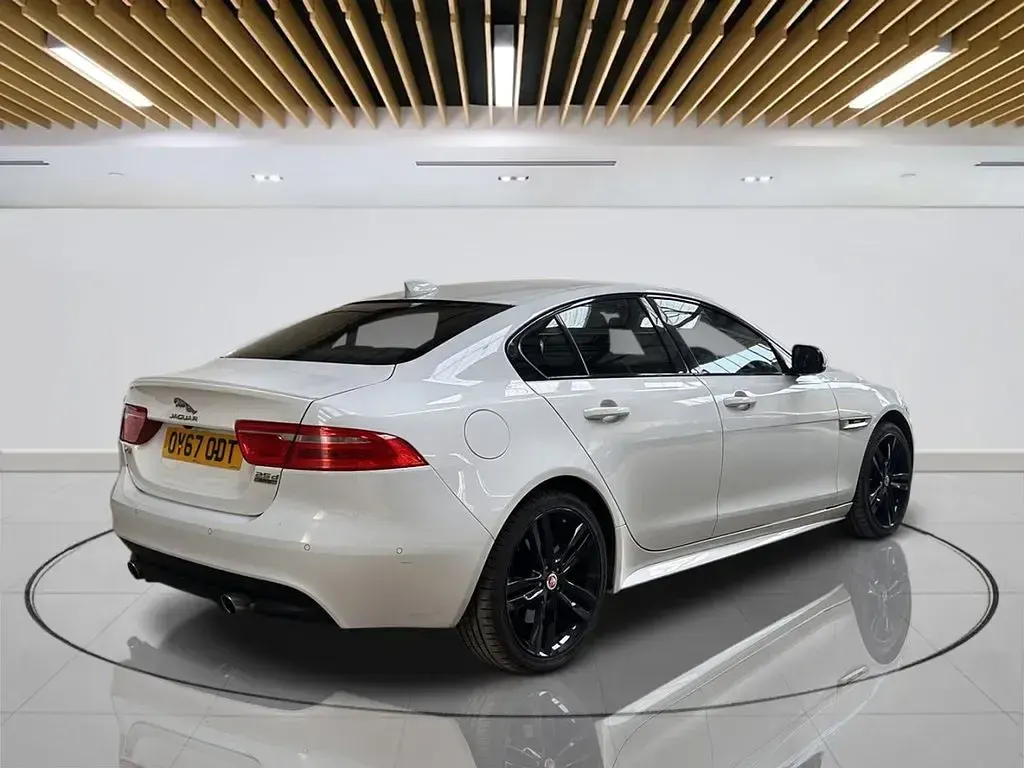 Used Jaguar XE R-Sport 240 HP (176 kW) 2017 White Sedan