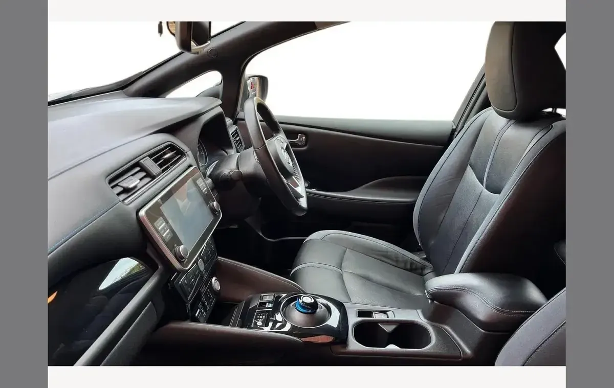 Used Nissan Leaf Tekna 108 kW (147 HP) 2023 Grey Hatchback