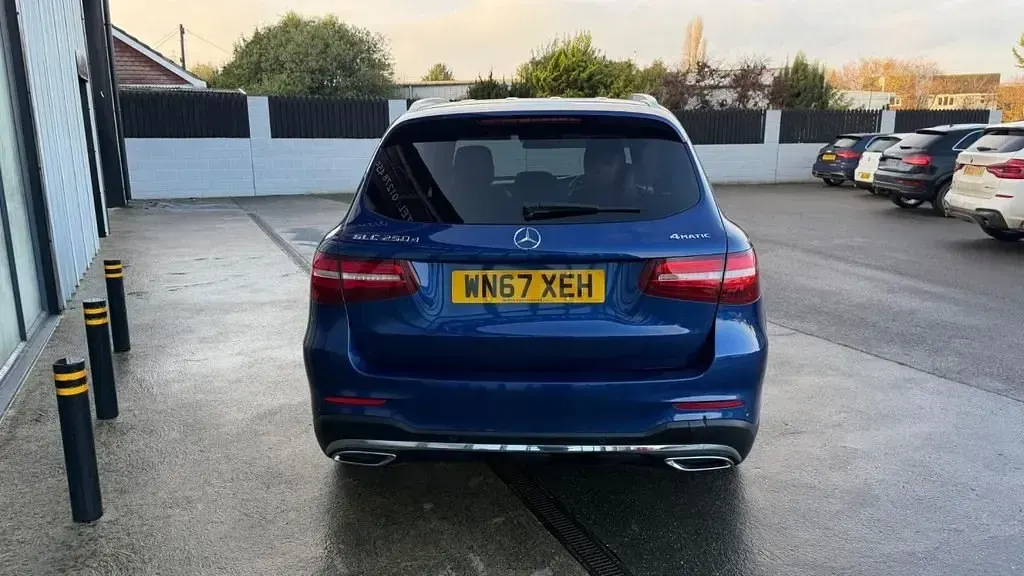 Usado Mercedes GLC250 AMG line 2017 Azul SUV