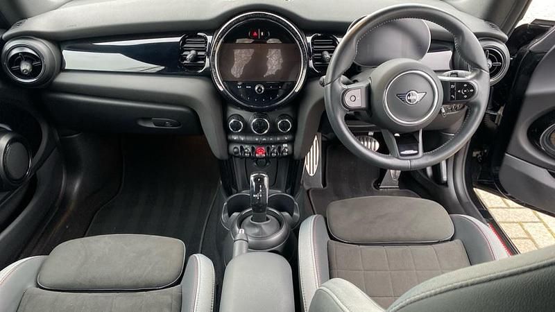 Used Mini Cooper Sport 134 HP (98 kW) 2023 Black Hatchback