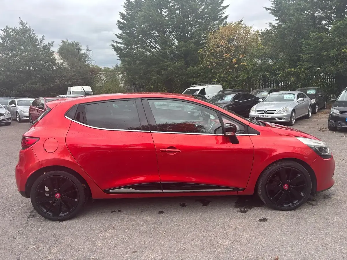 Used Renault Clio IV Dynamique 90 HP (66 kW) 2013 Red Hatchback