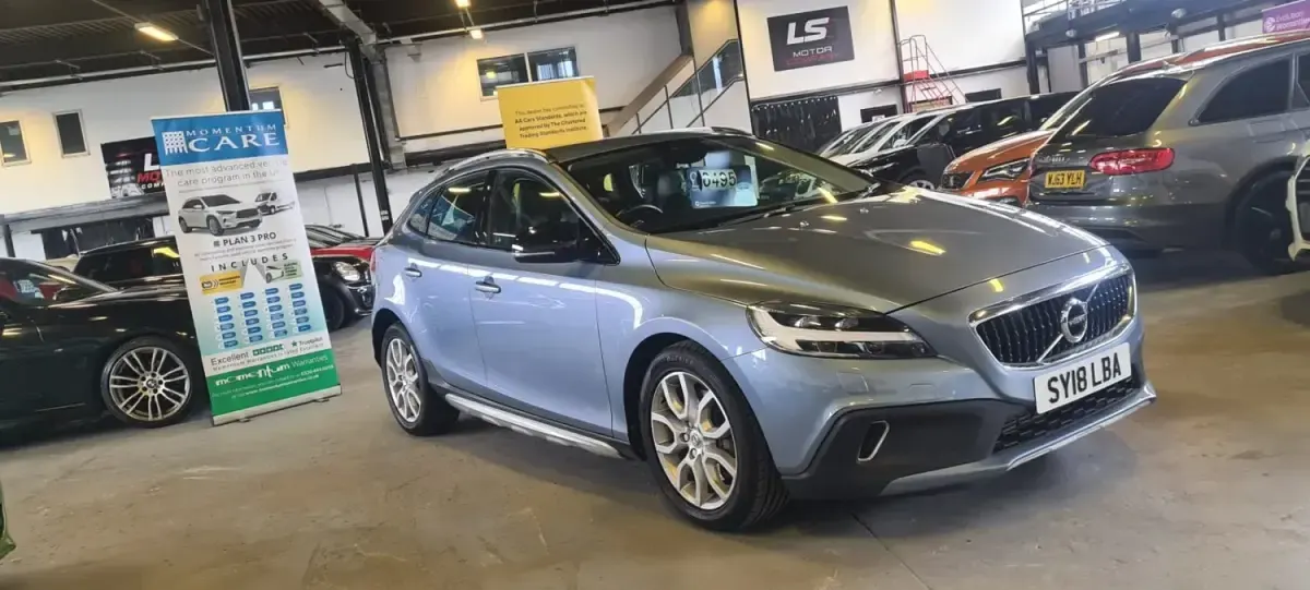 Begagnad Volvo V40 Pro 2018 Blå Halvkombi