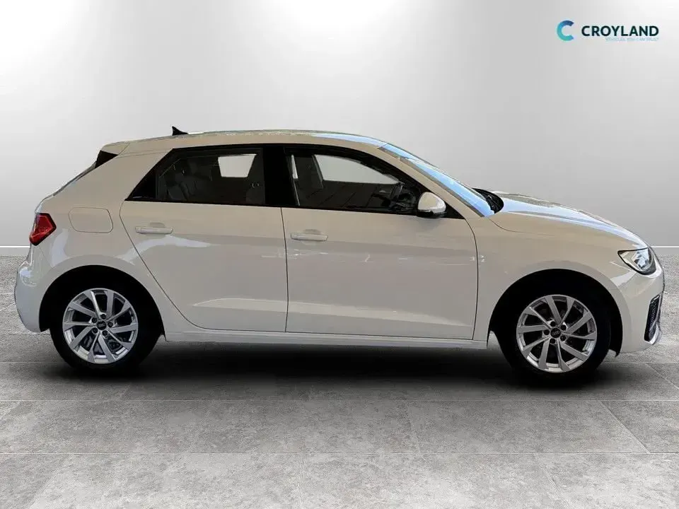 Used Audi A1 Sportback Sport 95 HP (69 kW) 2021 White Hatchback