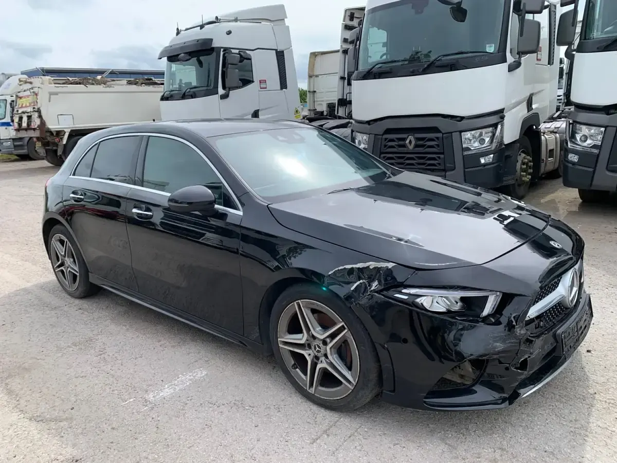 Begagnad Mercedes A200 AMG Line Premium 2019 Svart Halvkombi